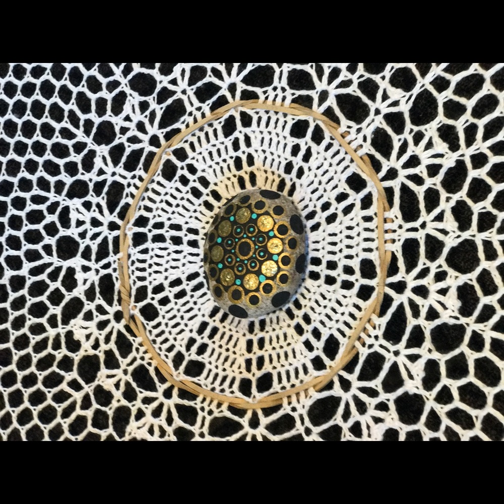 Hand painted stone - Picture 4 of 4